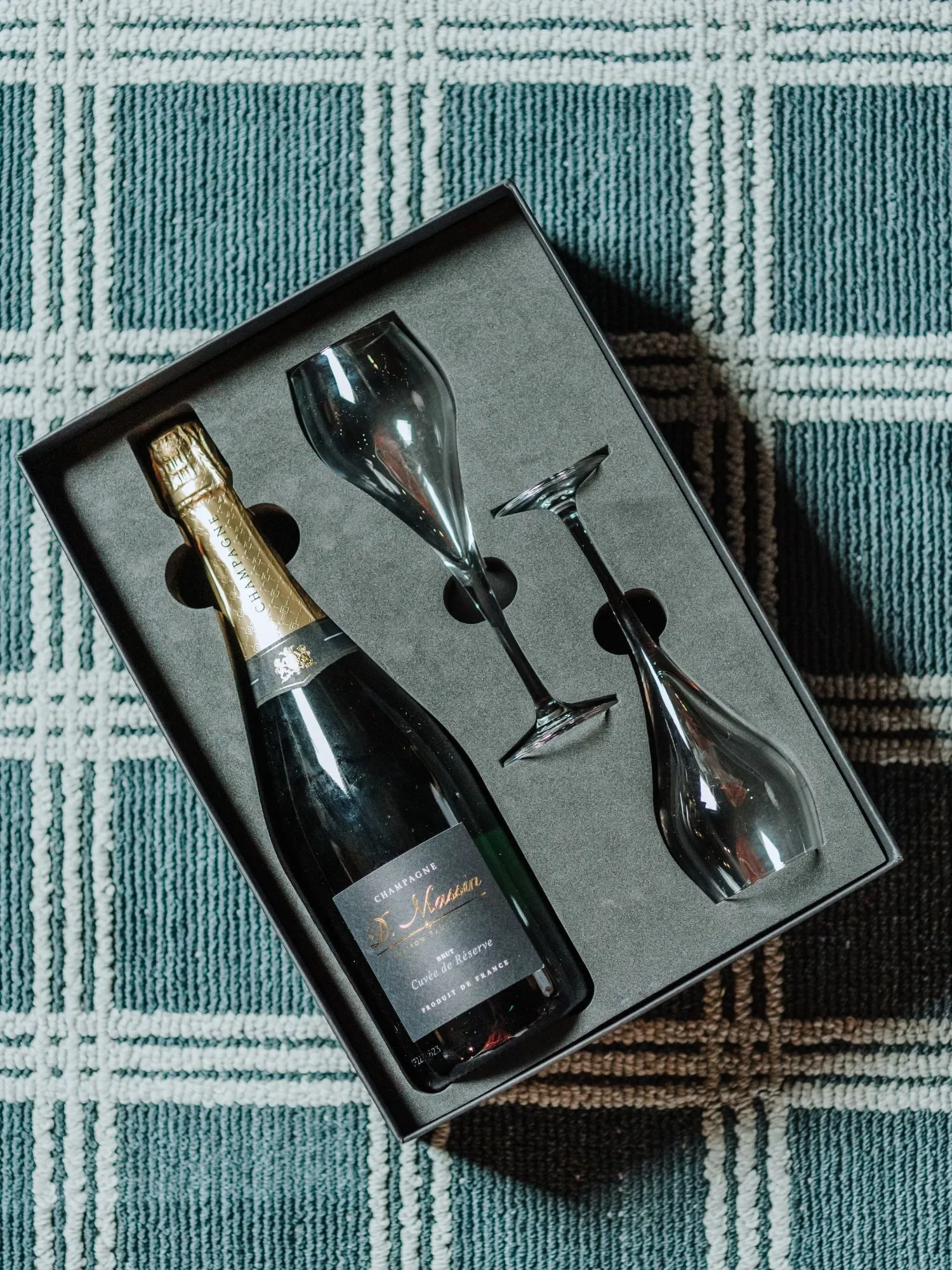 Champagne & Glasses Gift Set