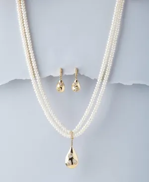 Elegant Pearl Necklace Set